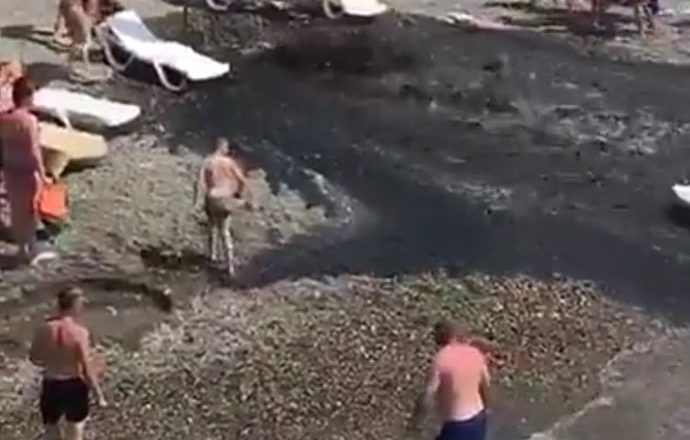 Прорвало канализацию в Сочи