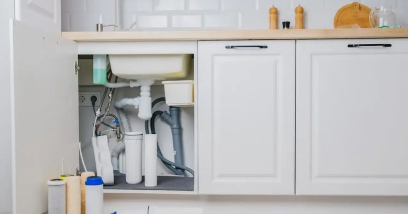 Ошибки при обустройстве водоснабжения на кухне, которых легко избежать