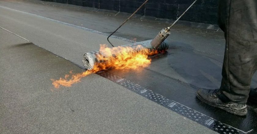 Что делать, если потекла наплавляемая крыша после зимы — советы мастера