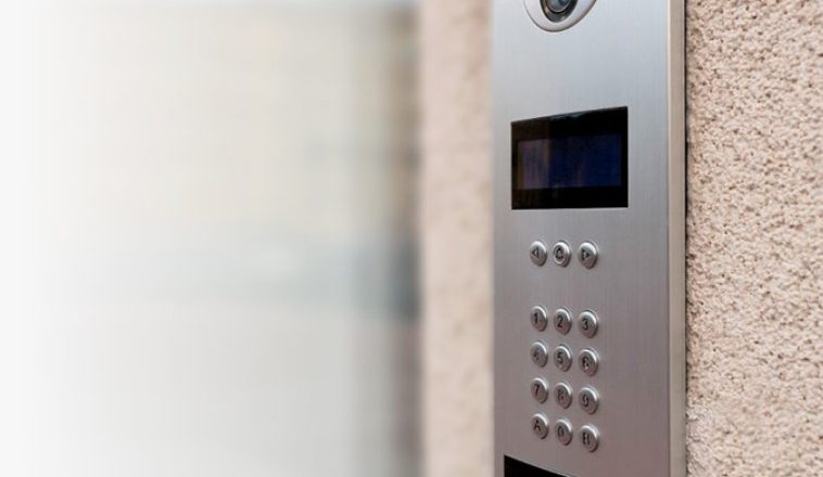Как домофонная система помогает снизить количество нежелательных посетителей